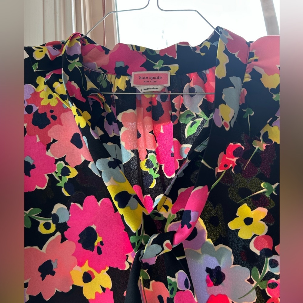 Kate Spade New York Women V Neck Tie Blouse Small, Ruffle Color Black Colorful - Picture 8 of 9